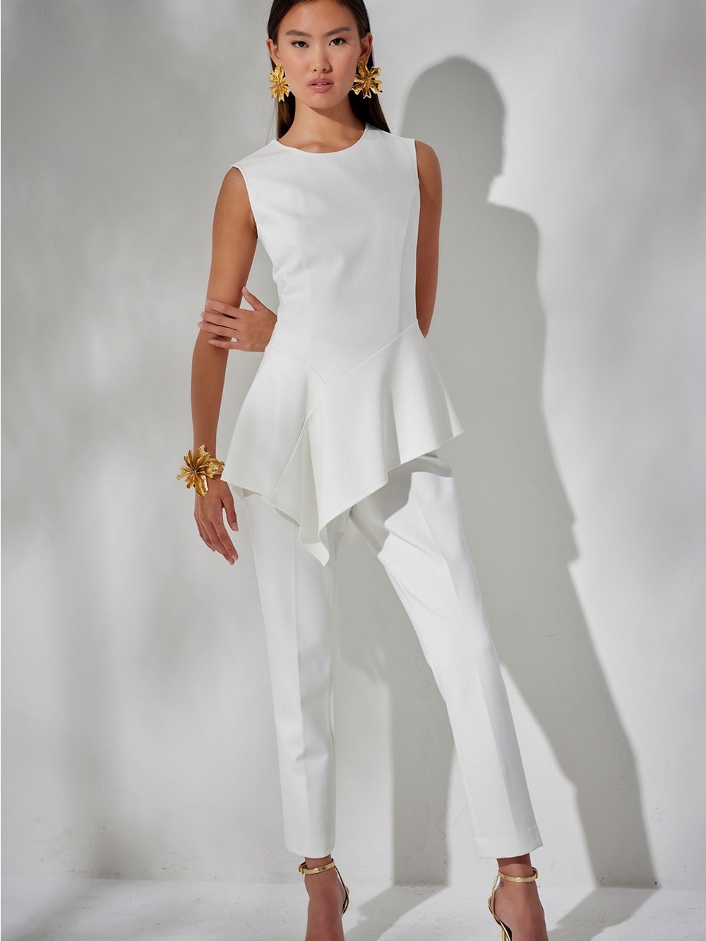 Natori White Sleeveless Asymmetric Peplum Top